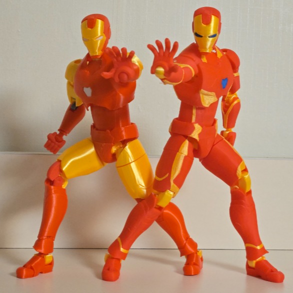 Figura tipo Iron Man en pose de combate